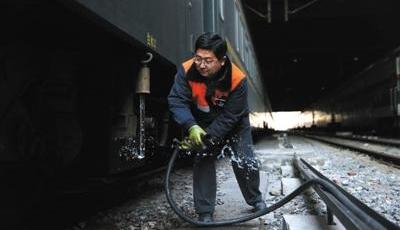 鐵路春運1月30日進高峰 客流高峰期至2月7日