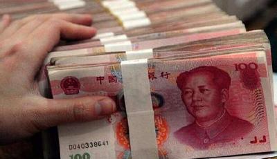 人民幣快速貶值 市民搶外匯致網銀系統癱瘓