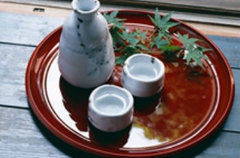 高端酒低迷 茅臺為穩(wěn)價向79家經(jīng)銷商“動刀”