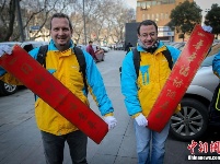 春節(jié)臨近中國(guó)員工放假 洋快遞員爭(zhēng)相上崗