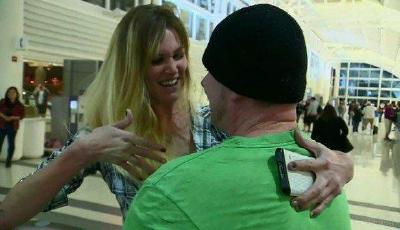 誰說童話里都是騙人的？美國網友機場初見即結婚