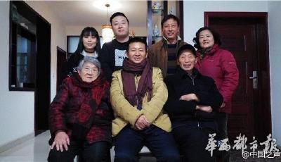 陳滿獄中度過20多年無罪獲釋 拍遲到全家福(圖)