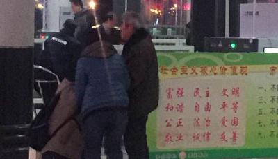 淄博車站跪別男子澄清真相：適可而止請(qǐng)勿打擾 