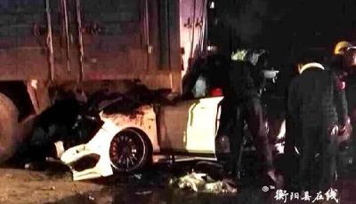 富二代載多人超載超速致5死 現(xiàn)場慘不忍睹