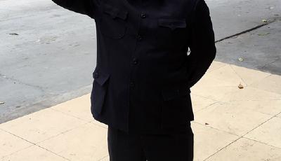 廣州一餐廳老板形似金正恩 逛公園被圍觀(圖)