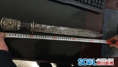 女子乘火車懷刀護身:不讓我?guī)У度救硕甲卟涣? title=