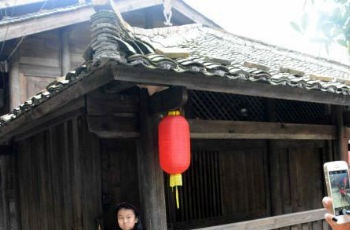 福建長(zhǎng)汀客家山寨丁屋嶺鄉(xiāng)村旅游火熱