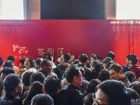 杭州一樓盤開盤千人爭搶 場面壯觀