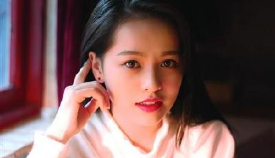 高校網紅養成記：自拍時被挖掘 月入上萬很滿足