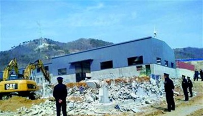 李滄區(qū)虎山山腳下違建被拆除 占地超1000平方米