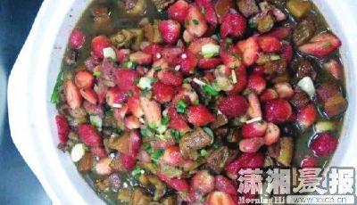 湖南大學(xué)繼菠蘿燒排骨后又推新菜：草莓紅燒肉
