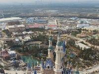 上海迪士尼“奇幻城堡”拆腳手架露真容 