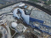 上海迪士尼“奇幻城堡”拆腳手架露真容 