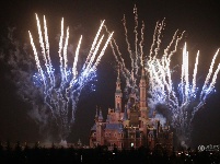 上海迪士尼樂園進行首次煙花試放 照亮城堡