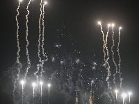 上海迪士尼樂園進行首次煙花試放 照亮城堡