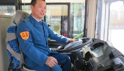 青島公交集團(tuán)先鋒人物——902路的“節(jié)油王”