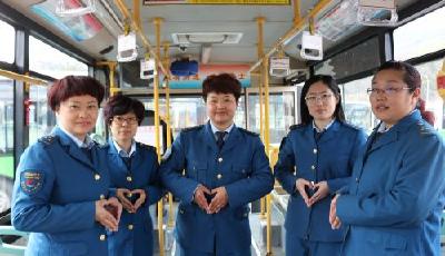 青島首條全國“巾幗文明崗”公交線——226路線