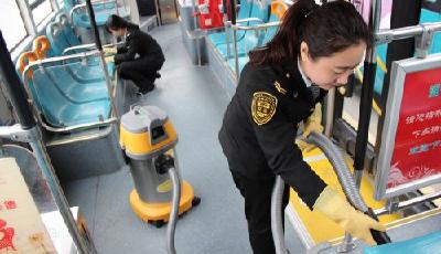 90%廢水重新利用 青島交運溫馨巴士推節(jié)水妙招