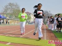 青岛中考体育健康考试：学生的特长展示