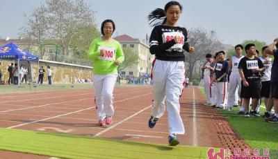 青岛中考体育健康考试：学生的特长展示