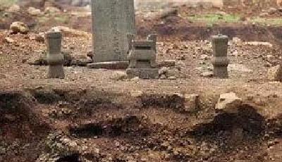 廣東一水庫泄洪放水 露出清朝古墓葬群(圖)