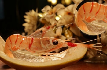 銷售一萬多箱過期新西蘭鰲蝦　8名被告人被判刑