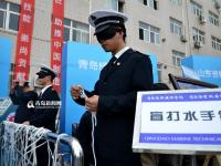 高清:职教招生会场面火爆 俊男美女忙秀技能