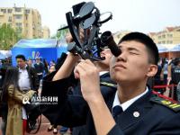 高清:职教招生会场面火爆 俊男美女忙秀技能