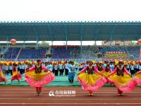 青岛中学生运动会开幕 青春脚步赛场飞扬(图)