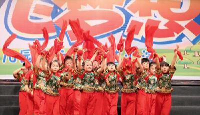 青島即發集團職工子弟展才藝迎“六一”兒童節