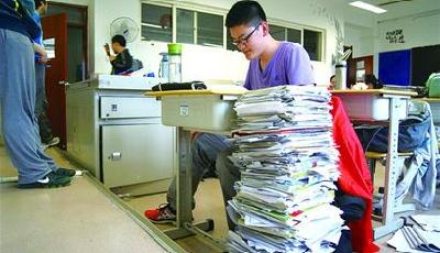 最后冲刺，高三做的卷子超千张