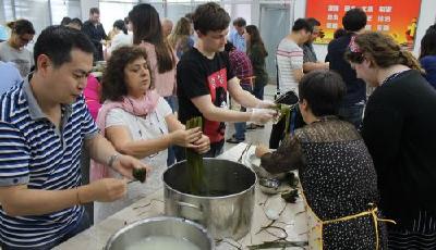 市外服中心舉辦端午節外商聯誼活動