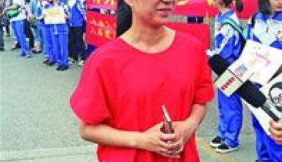 中考首日 考场周边爱心涌动