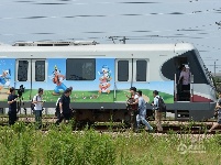 上海地鐵迪士尼主題列車亮相 車身噴滿卡通人物