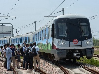 上海地鐵迪士尼主題列車亮相 車身噴滿卡通人物