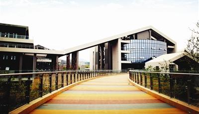 青岛六中，美在成久 