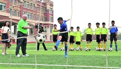 “德式足球”扎根岛城校园