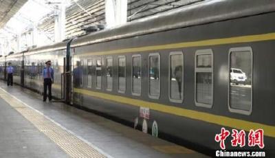 “京和號”綠皮車專列讓游客“穿越”歷史（圖）