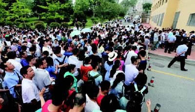 岛城四高校试吃综招“大螃蟹”