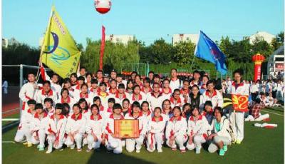 全班都过一本线 老师握拳喊声“耶”