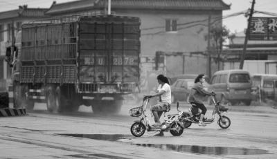 河北“奪命公路”11年死近50人 仍未裝紅綠燈