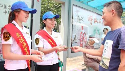 暑假趕上旅游旺季 青島溫馨巴士便您出行