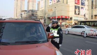 多地嚴查不系安全帶行為 “保命帶”為何被忽略