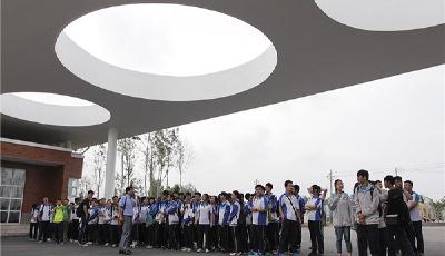 青岛19中新校美式建筑 万米科技楼有16个创新实验室