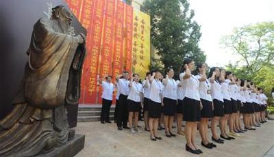 聘任制教师宣誓上岗