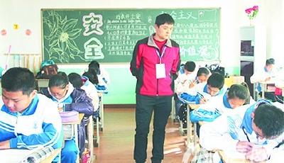 家长驻校学校变成“家”