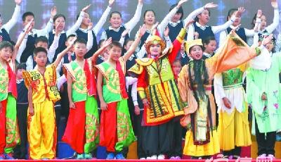 夏路二小举行经典诵读提倡多阅读 读完一套书还给发结业证书