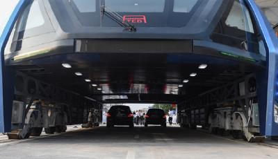 中國最牛巴士“巴鐵”試跑成功 有望緩解交通堵塞