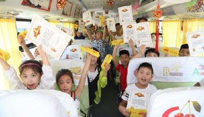 青島溫馨校車啟動(dòng)“大鼻子校車陪你過暑假”活動(dòng)