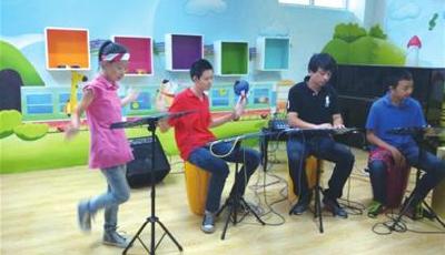 新市民子女与青岛娃共享“多彩教育”